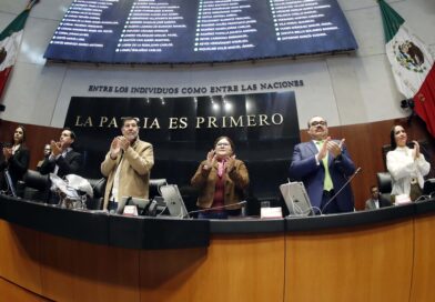 Senado guarda un minuto de silencio en memoria de Fernando Valenzuela